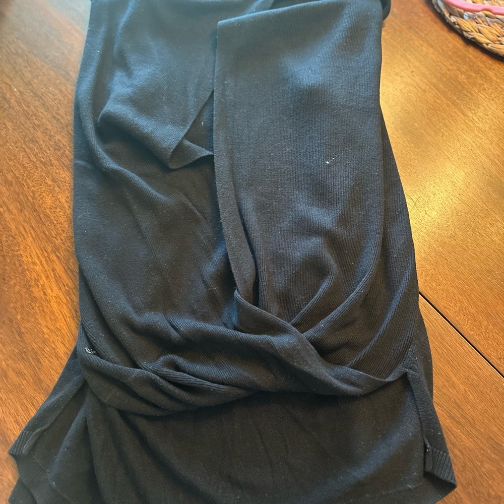 Lululemon fun open back Black sweater